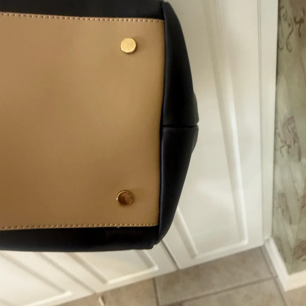 Elegant Black Tote Bag - Picture 10 of 12